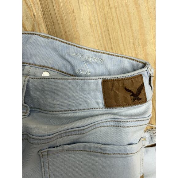 American Eagle Outfitters Midi Denim Light Blue Short Size 4 - Picture 2 of 8